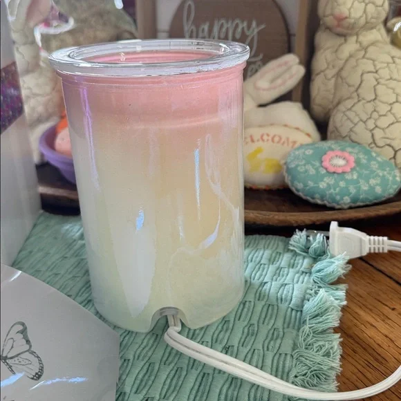 New Scentsy Cast Pink Electric Wax Warmer with  Spring Pack - Picture 2 of 8